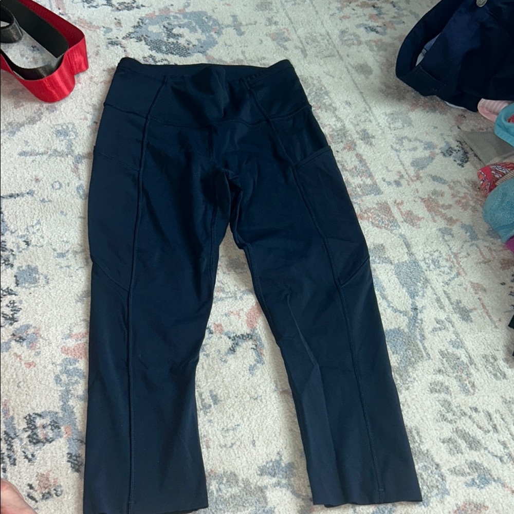 Lululemon capris size 4